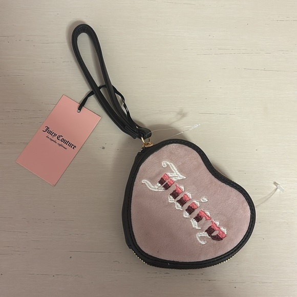 NWT juicy couture pink velour heart shaped wristlet wallet - Picture 6 of 6